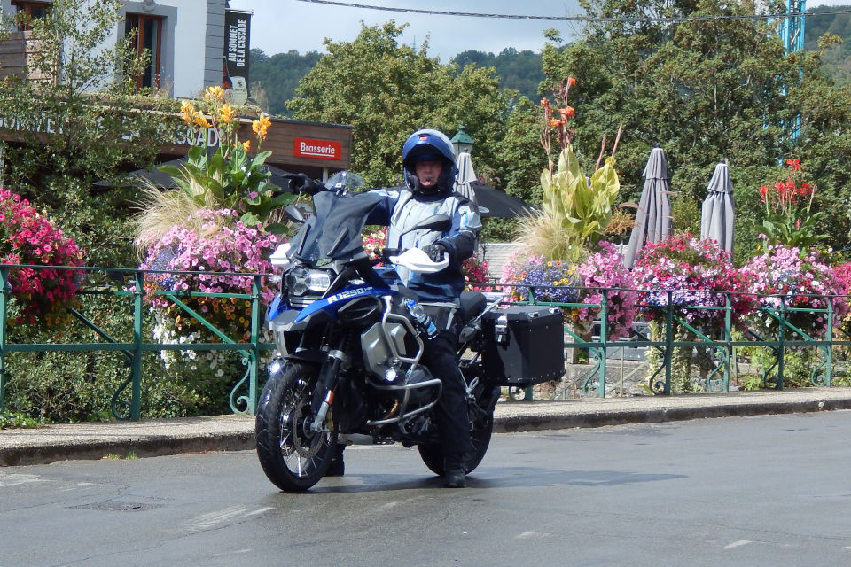 Motorrijbewijspoint Vlaardingen examengarantie AVB en AVD